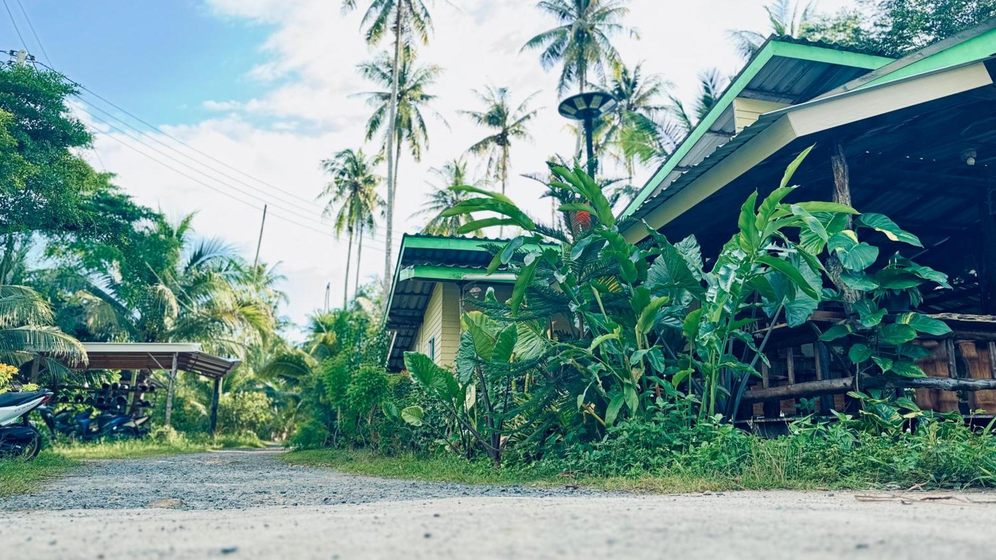 Suan Maprao Ko Kut Resort Exterior photo